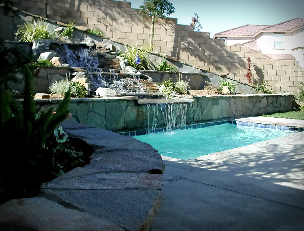 Make Your Pool Look Natural With Your Yard